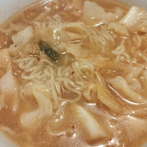 野菜盛りだくさんキムチ味噌ラーメン